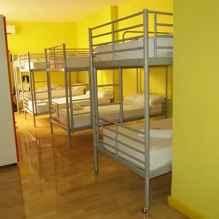 Hostel Onefam Les Corts Barcelona
