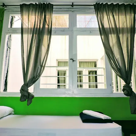 Onefam Les Corts Hostal *