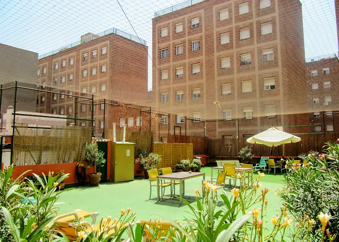 Onefam Les Corts * برشلونة