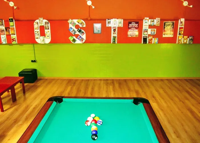 Onefam Les Corts بيت شباب برشلونة
