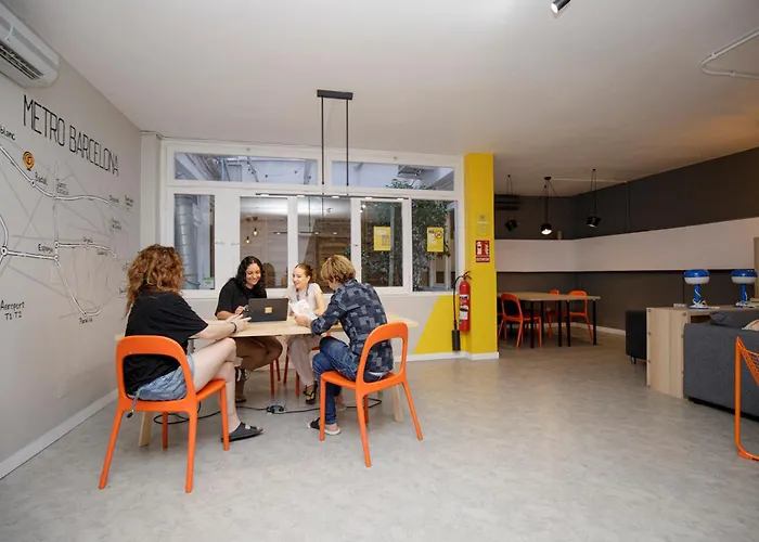 Onefam Les Corts * برشلونة