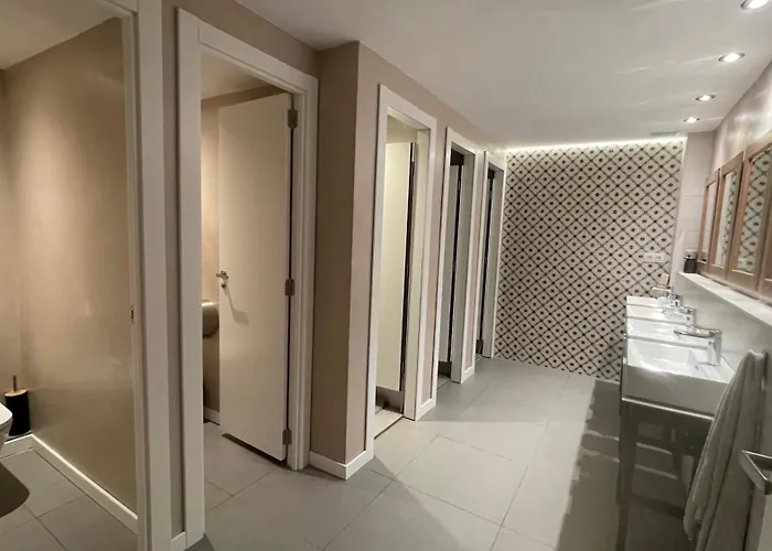 Onefam Les Corts بيت شباب برشلونة