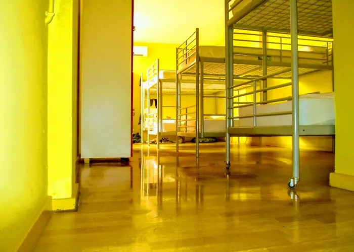 Onefam Les Corts * برشلونة