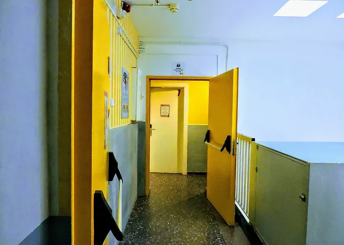 بيت شباب Onefam Les Corts