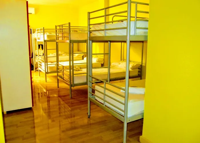 بيت شباب Onefam Les Corts *
