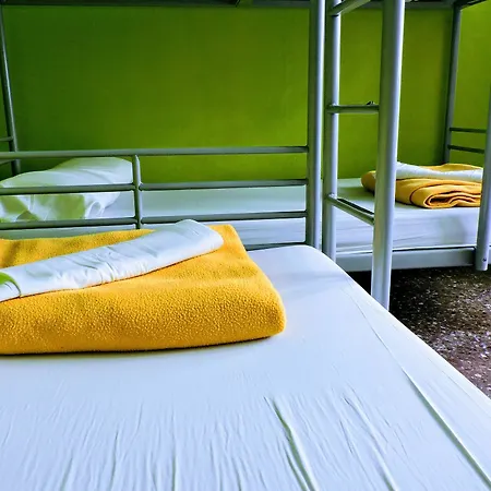 Onefam Les Corts Барселона